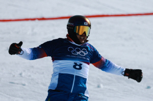 [밀라노 LIVE]미쳤다! '럭키가이' 김상겸, 기적의 결승행! 은메달 확보!...대회 첫 메달 올림픽 400번째 메달 획득