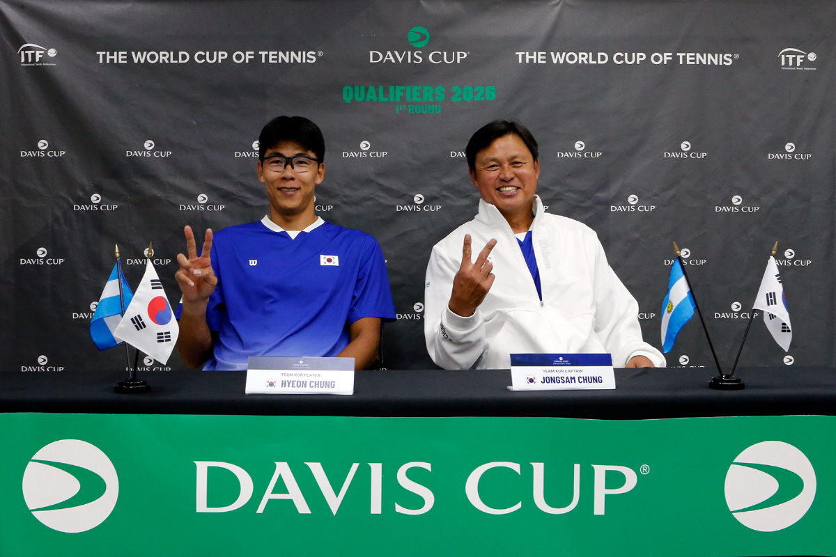 '1-2→3-2' 권순우가 불씨 살리고, 정현이 대역전극 방점…韓, 아르…