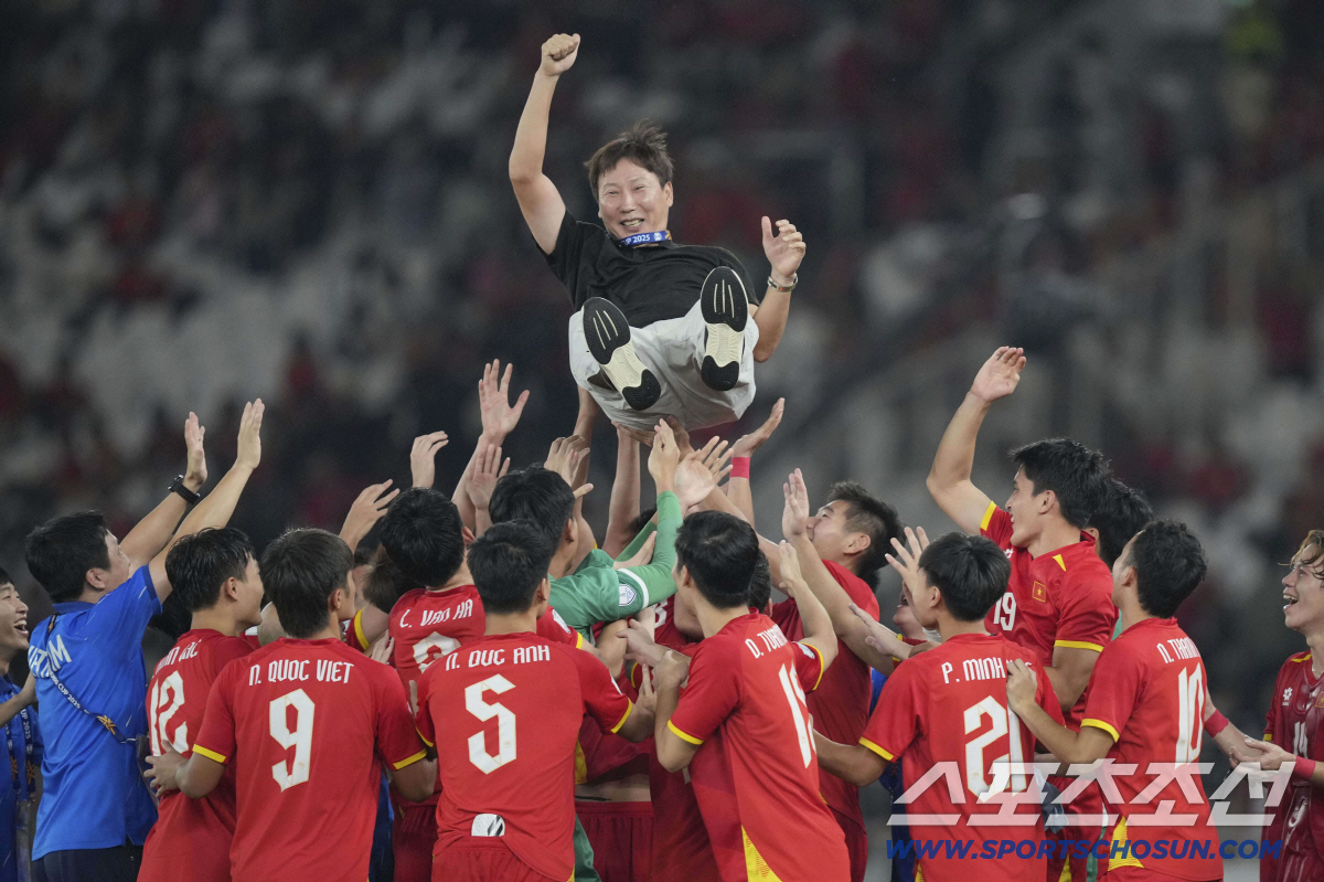 "식사마의 베트남이 미쳤어요" 55조원 들여 '세계 최대' 13만5000…