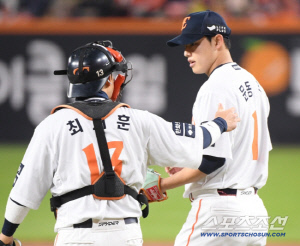 '10승 투수' 안도했더니, 이번에는 '안방마님'이…한화 우승 구상에 드리운 '부상 그림자'