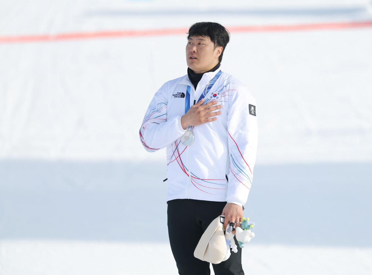 "메달 땄다!" 37세에 기적 쓴 '맏형 은메달리스트' 김상겸의 포효 "…