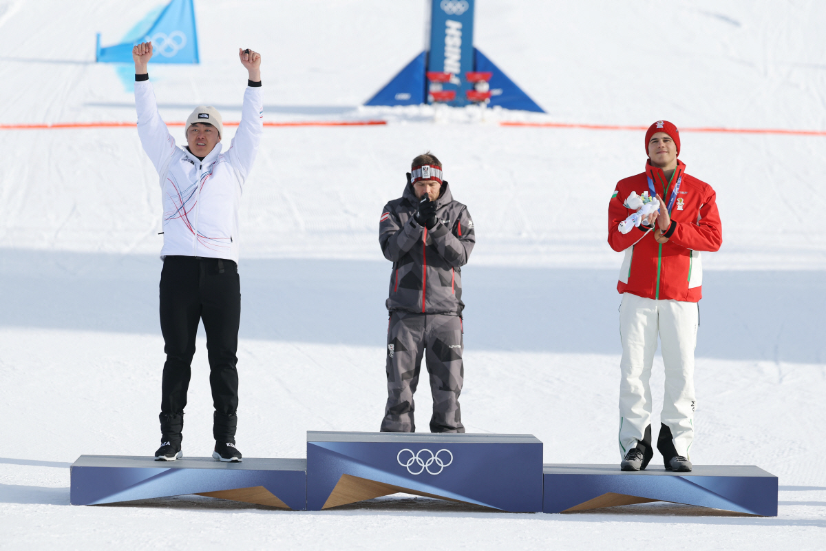 "메달 땄다!" 37세에 기적 쓴 '맏형 은메달리스트' 김상겸의 포효 "…