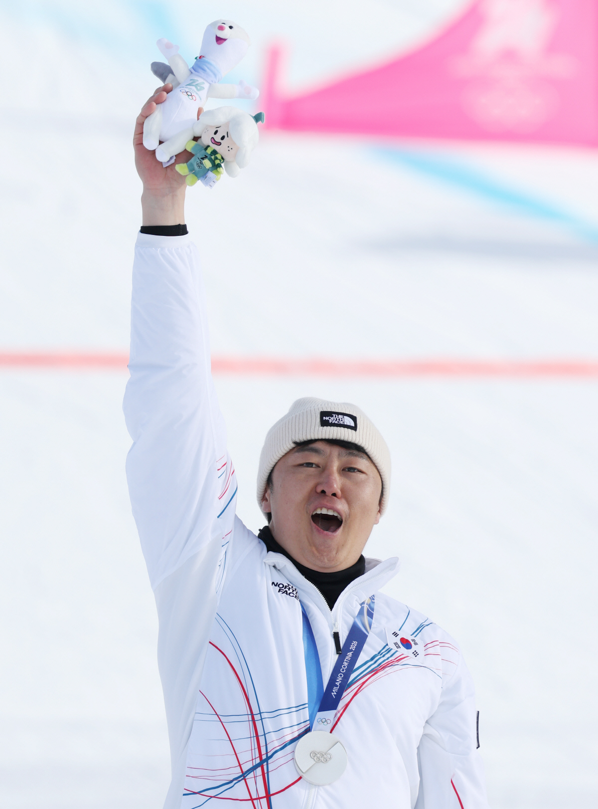 "메달 땄다!" 37세에 기적 쓴 '맏형 은메달리스트' 김상겸의 포효 "…