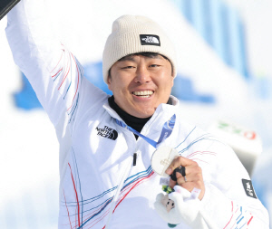 [밀라노 스토리]느릴지언정 포기하지 않는다...'거북이 스노보더' 김상겸의 드라마, 3전 4기 끝에 거머쥔 올림픽 메달