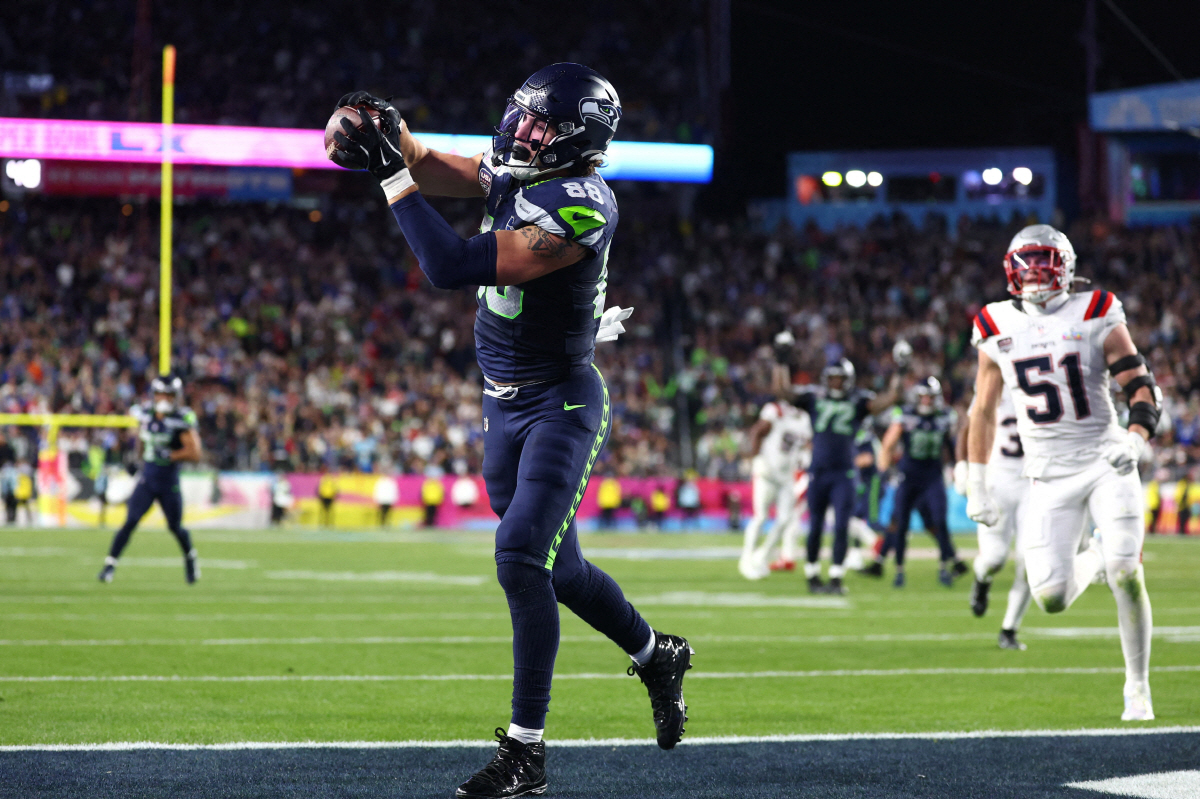 '11년 전 아픔 씻었다' 시애틀, 뉴잉글랜드 꺾고 제60회 슈퍼볼 우승…