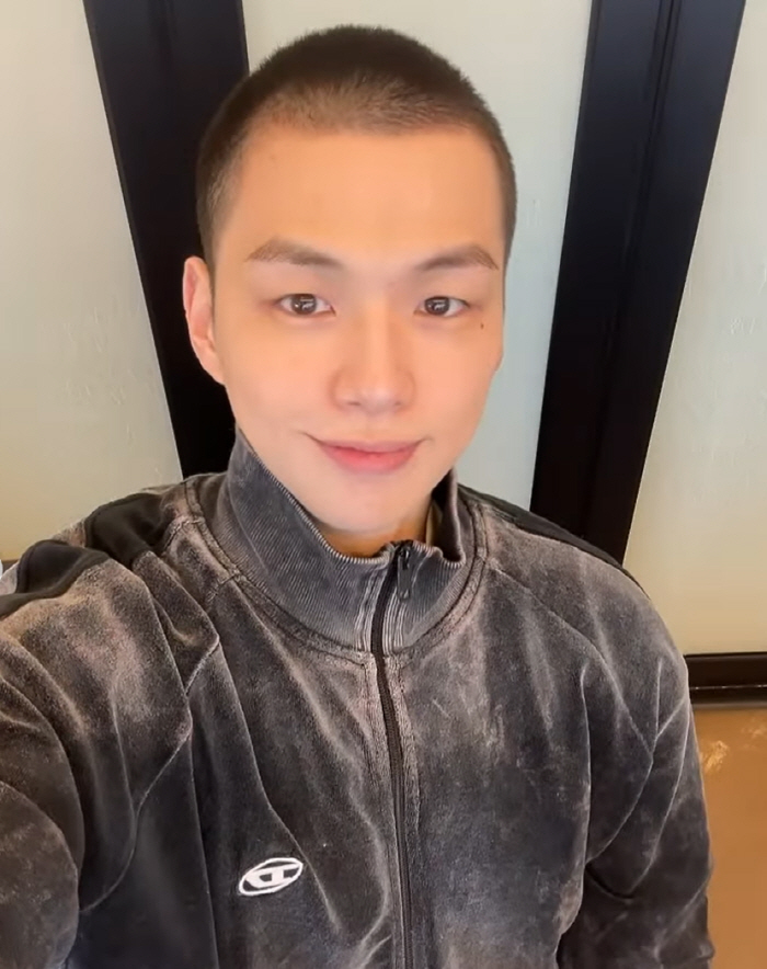 강다니엘, 낯선 밤톨 머리로 등장...오늘(9일) 군입대 "다녀오겠습니다…