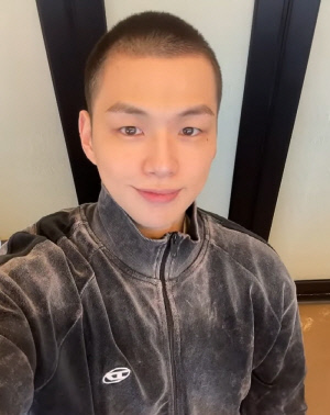 강다니엘, 낯선 밤톨 머리로 등장...오늘(9일) 군입대 