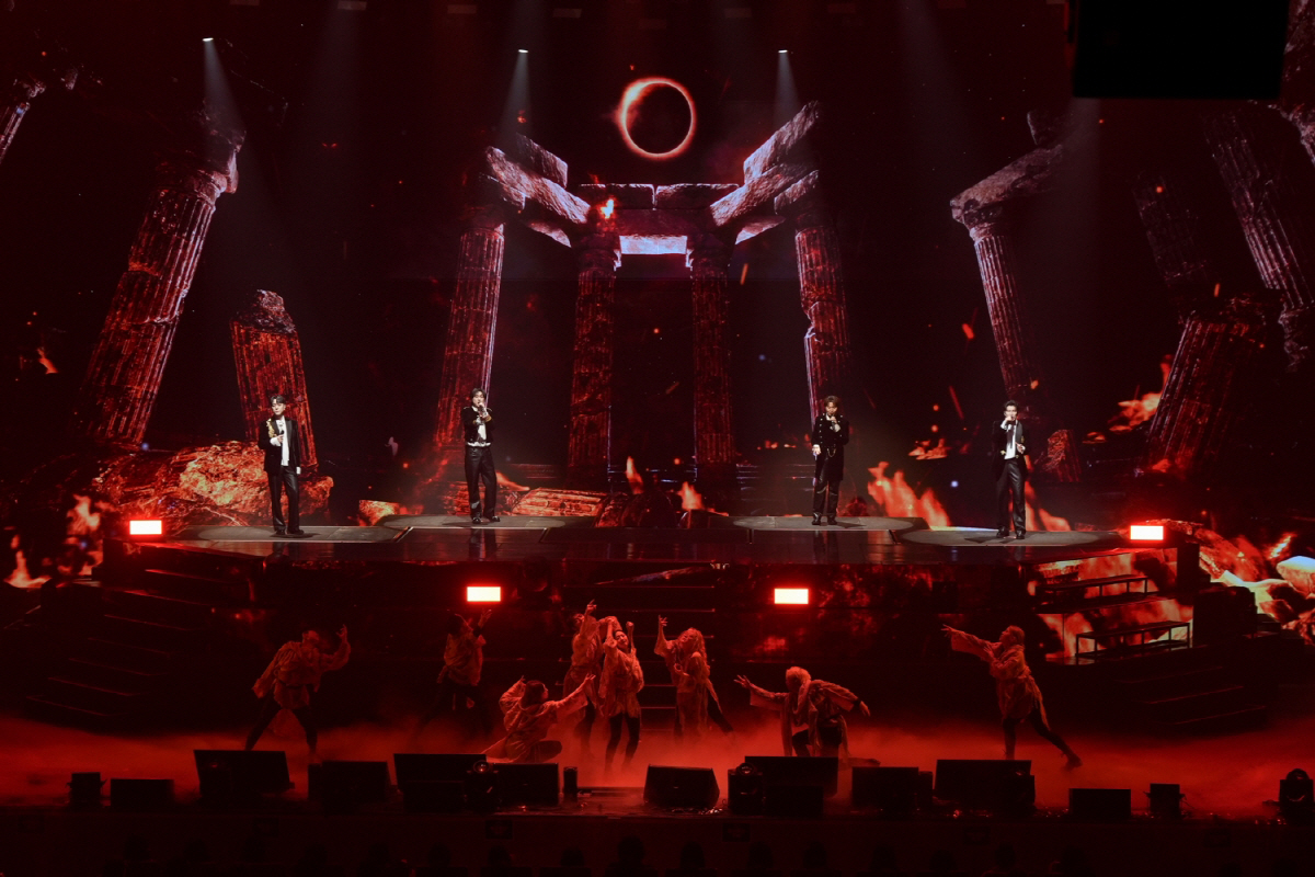 포레스텔라, 부산서 전국투어 피날레…웅장한 하모니→세계관