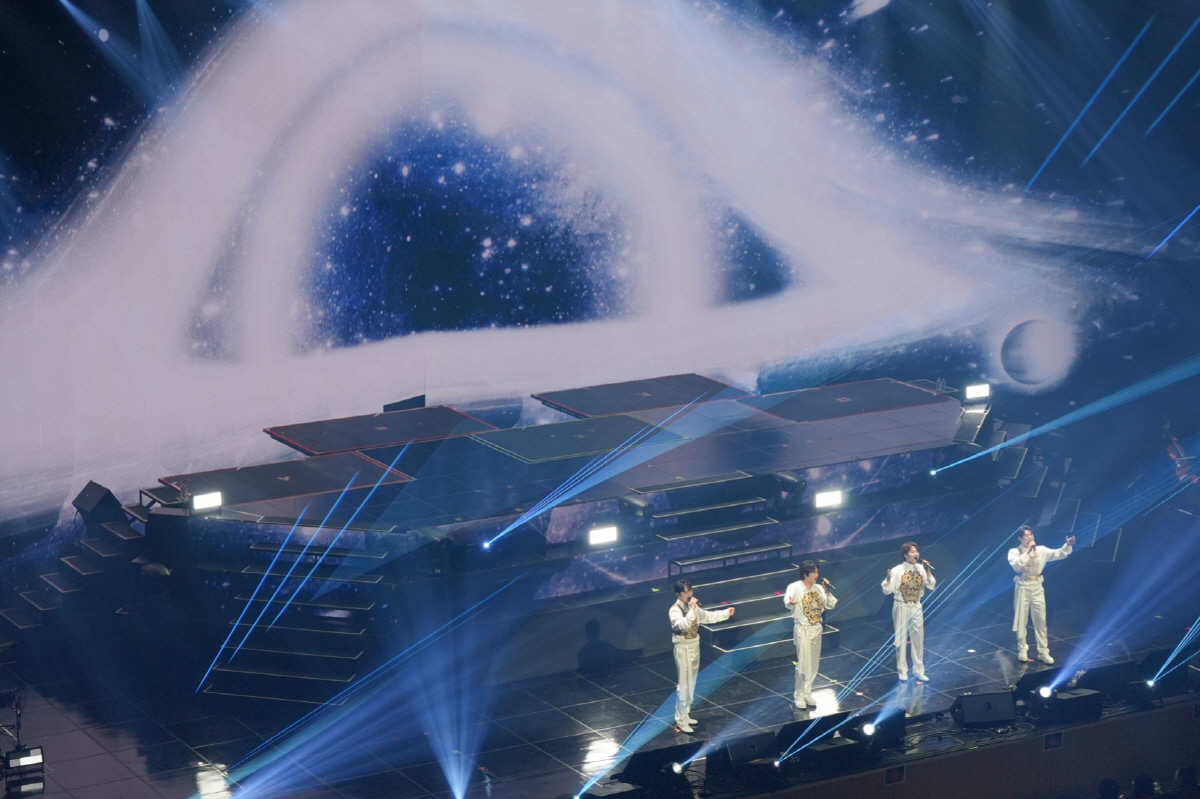 포레스텔라, 부산서 전국투어 피날레…웅장한 하모니→세계관