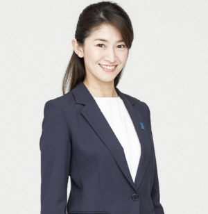 '톱 그라비아 모델' 출신, 10선 중진 꺾고 국회 입성...중의원 선거 대이변