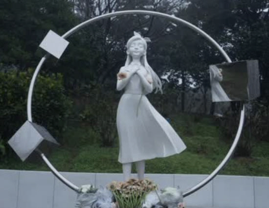 구준엽, 결혼 4주년에도 그 자리…故 서희원 묘역에 케이크·와인 놓고 추…