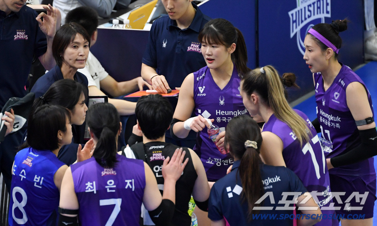 '카리 제대로 터졌다' 현대건설, '피치 복귀' 흥국생명 잡고 2위 탈환…