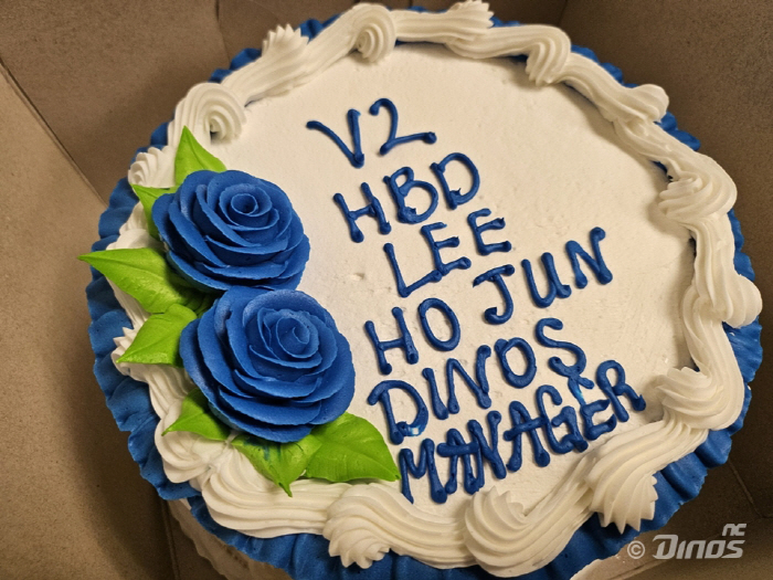 "축하합니다 감독님! 저희가 원하는 선물은…" 특별한 파티에 통 큰 선물…