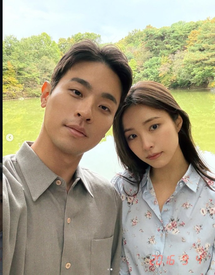 박정민, 화사는 잊었나…"미공개컷" 신세경 옆에서 눈 못 떼네