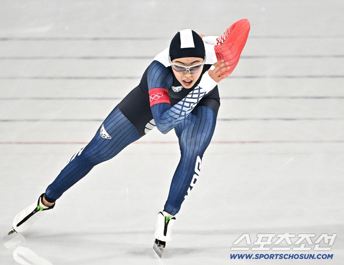 "34년만의 최고랭킹!" '2005년생 빙속신성' 이나현, 첫 올림픽서 …
