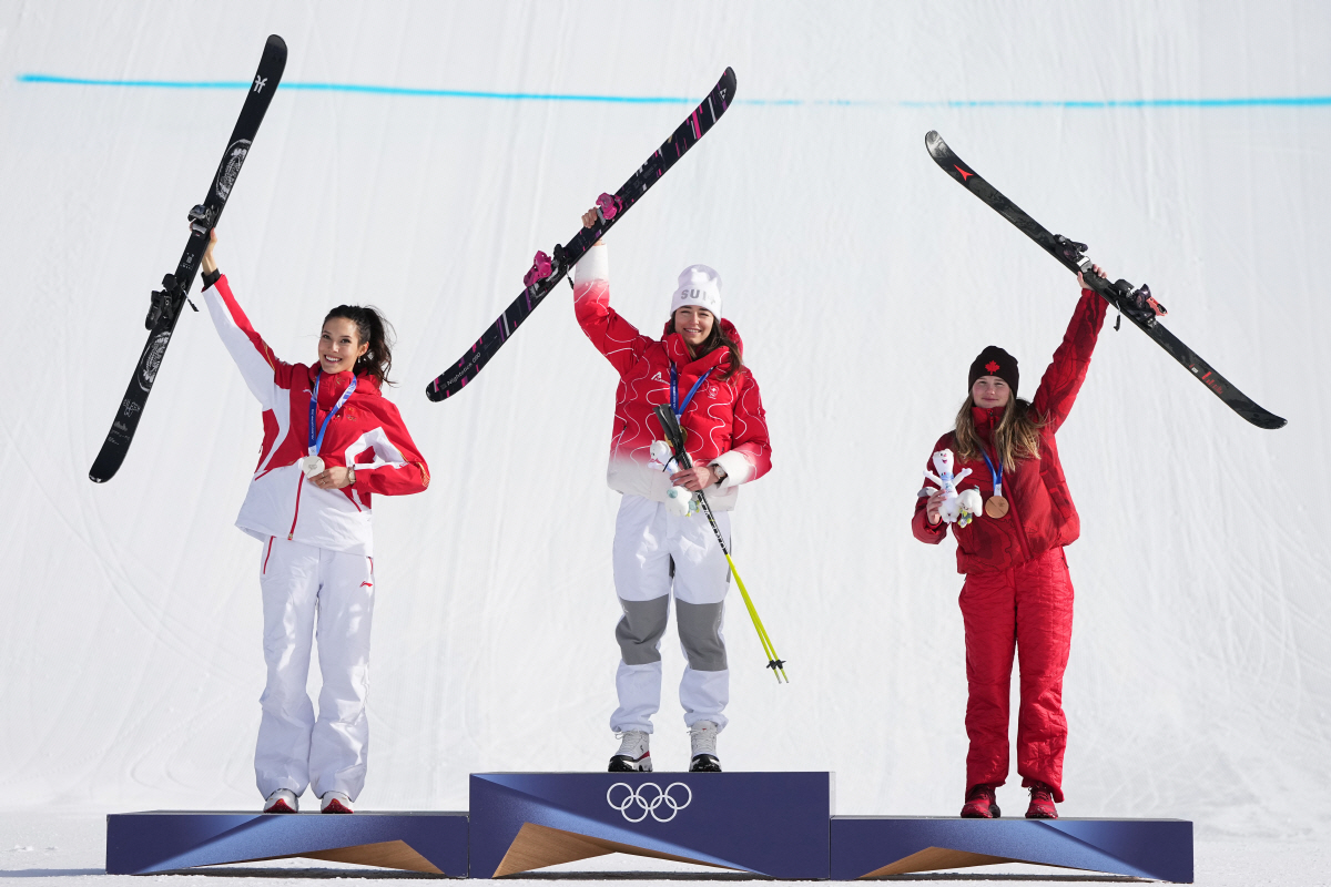 "돈 벌러 중국 귀화했어?" 국적·먹튀 논란 실력으로 잠재운 中스타 구아…