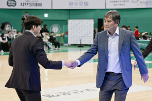 기어이 공동 1위가 된 하나은행과 KB스타즈, 앞으로가 더 흥미로운 이유