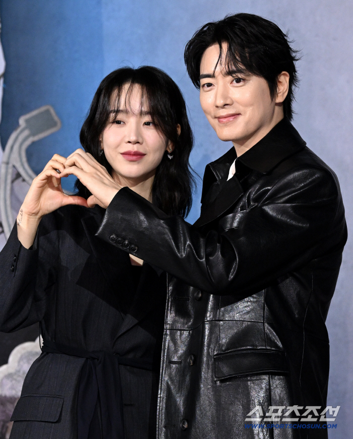 '레이디 두아' 신혜선 "8년 만에 만난 이준혁, 여전히 잘생겼어"