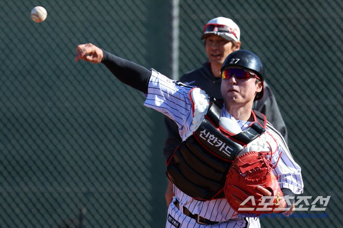 "새역사 한번 만들어 보겠다."'우승포수'의 아쉬웠던 도루저지율 21.2%. 긴 송구로 업그레이드 中