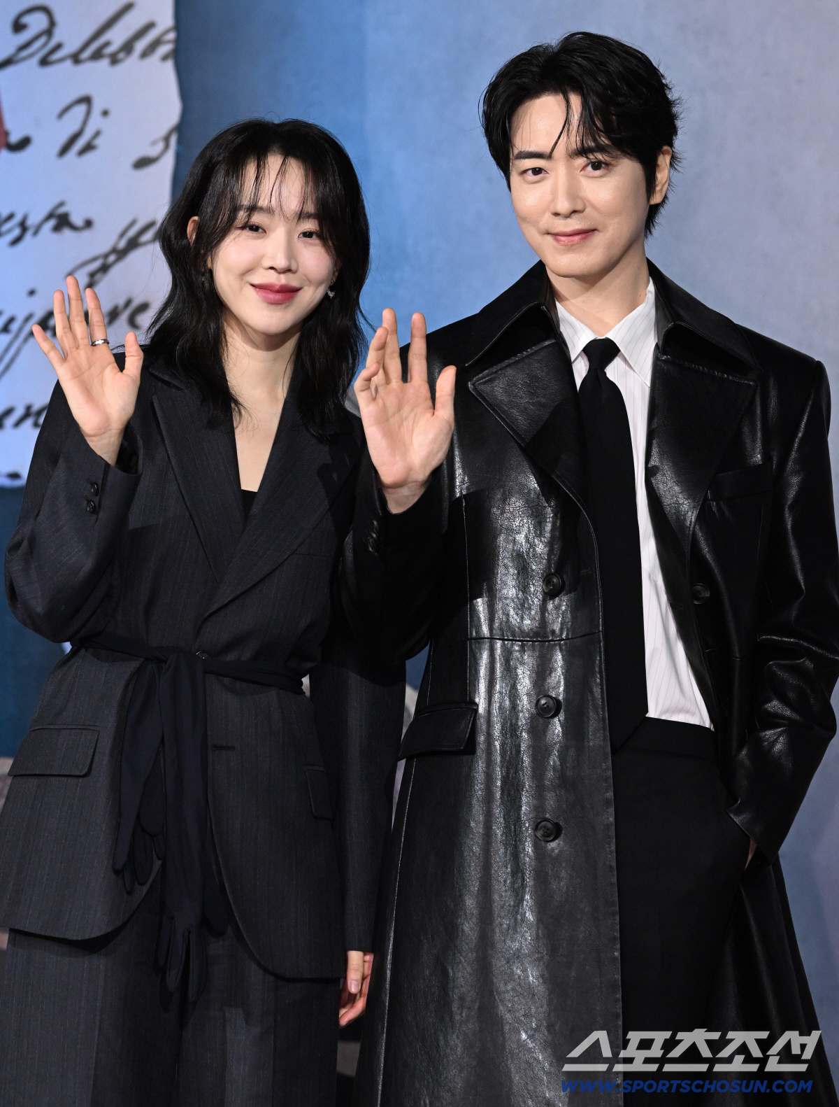 '레이디 두아' 신혜선-이준혁 '8년 만의 재결합'…올블랙 패션으로 증명…