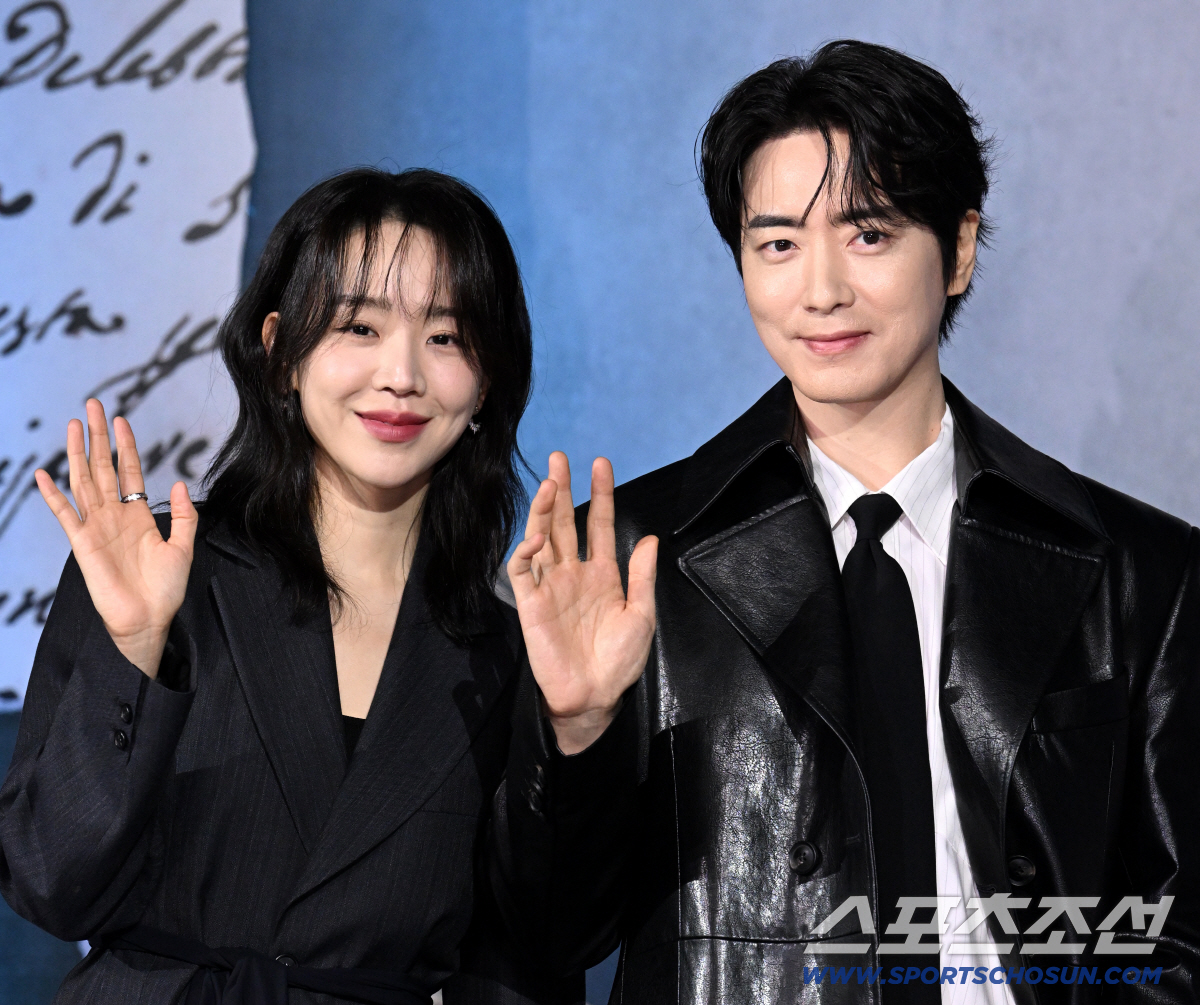 '레이디 두아' 신혜선-이준혁 '8년 만의 재결합'…올블랙 패션으로 증명…