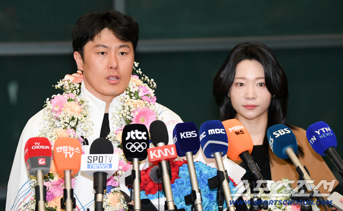 '막노동하며 8년 버틴 37세 스노보더' 올림픽 은메달을 아내 목에 걸어…