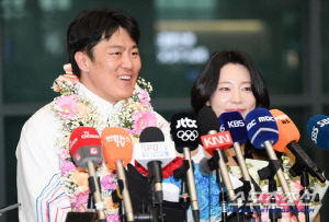 '막노동하며 8년 버틴 37세 스노보더' 올림픽 은메달을 아내 목에 걸어준 감동적인 순간