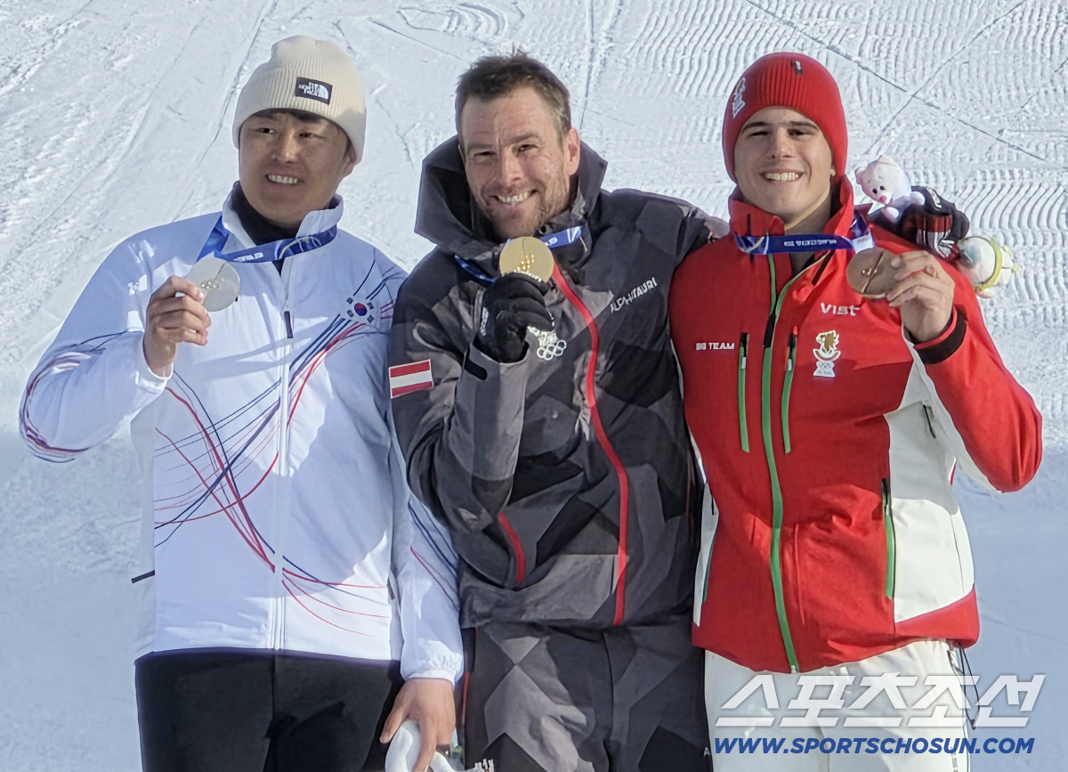 '막노동하며 8년 버틴 37세 스노보더' 올림픽 은메달을 아내 목에 걸어…