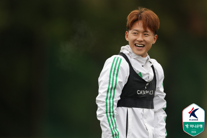 "스페인으로 떠난 지 벌써 한 달" '새 틀 짜기' 전북 현대 어떻게 지…