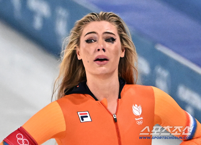 '검은 눈물, 콧물 범벅' 동료 무시하고 전용기 논란에도 금메달 차지한 네덜란드 빙속 최강자 레이르담[밀라노현장]
