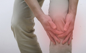 가만히 있으면 더 불편한 '하지불안증후군', 피곤해서인 줄 알았는데…