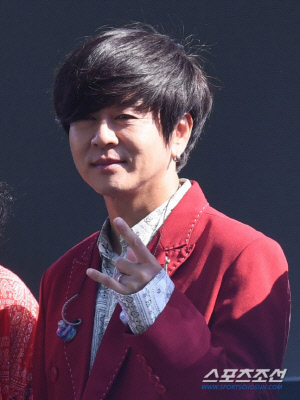 [공식]'희귀암 완치' 윤도현, 건강 이상으로 공연 연기 