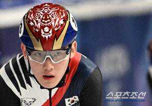 [밀라노 LIVE]'날 들이밀기 위험했다' 임종언, 아찔했던 막판 레이스...2위로 1000m 예선 통과