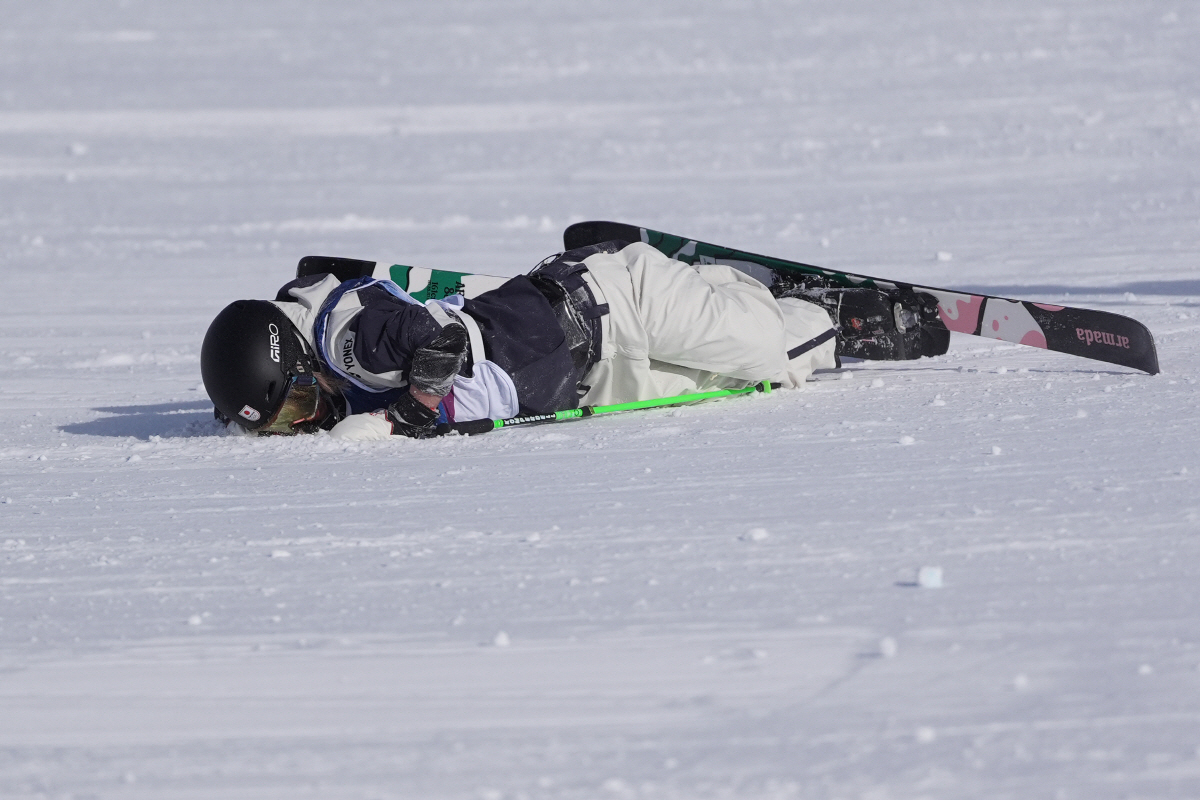 "다시 국대 뽑히면 사퇴해주세요" 악플 망언 논란...'십자인대 파열' …
