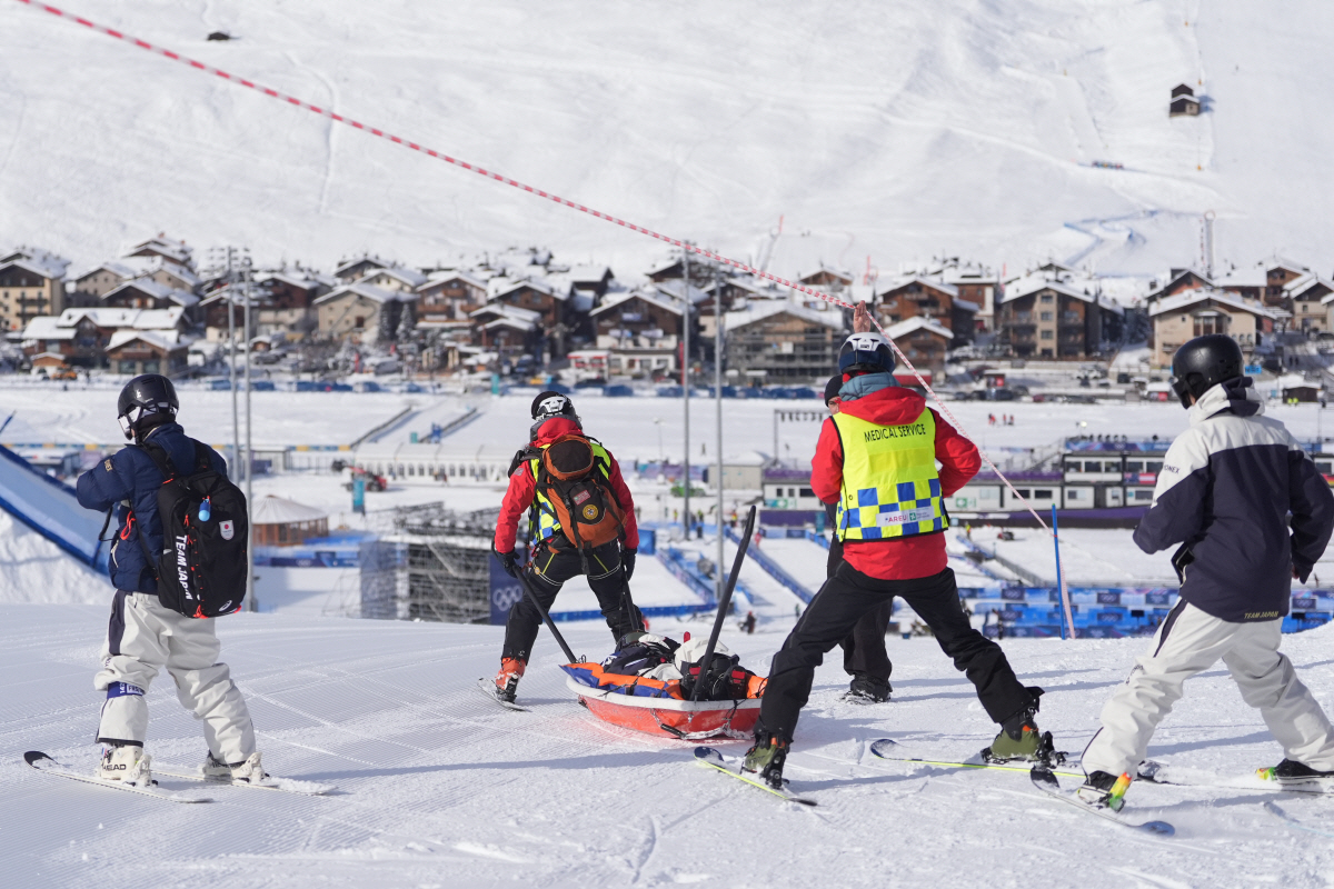 "다시 국대 뽑히면 사퇴해주세요" 악플 망언 논란...'십자인대 파열' …