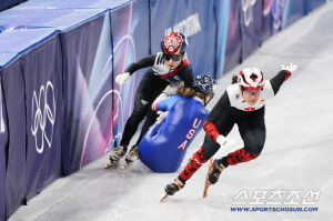 이럴 수가! 美 물귀신에 당했다...불운한 충돌, 충격의 韓 혼성계주 '4년 전에 이어 또 노메달'