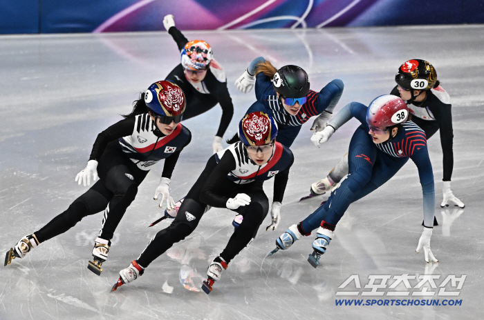 [밀라노 LIVE]'미국 충돌 폭탄'에 당했다! 韓 쇼트트랙 혼성계주, 아쉬운 결선 진출 실패