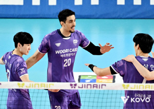 선두 탈환 실패! 갈길바쁜 대한항공 날벼락…'6위의 반란' 우리카드에 휩쓸렸다