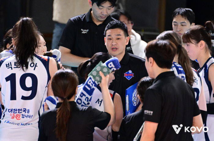 "나조차 냉정하지 못했다" 포기 없는 정관장 미친 투혼, 진땀 뺀 여오현, '봄배구 행진'은 계속돼야 한다