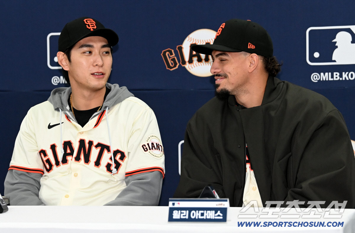 소속팀 중견수 빼앗긴 이정후, 대표팀에서는? → 류지현호 최고의 외야 조…