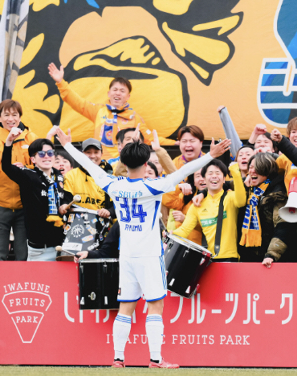 [오피셜]"추운 겨울에 무슨 축구냐" 추춘제 반대론자 비웃는 J리그 개막…