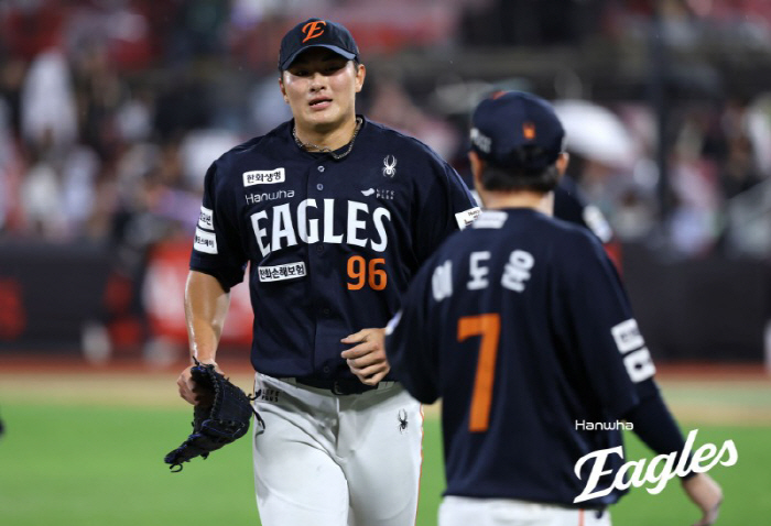 "대포를 쏘더라고요" 161㎞ 문동주도 감탄… 한화 '전체 1순위' 드디…