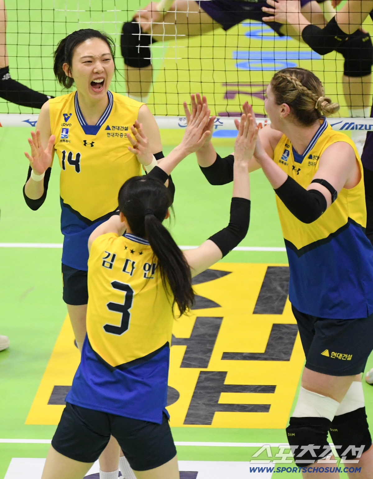 "마흔까지 뛰려면 테이핑 너무 많아" 김연경 이어 양효진도 이별 예고? …