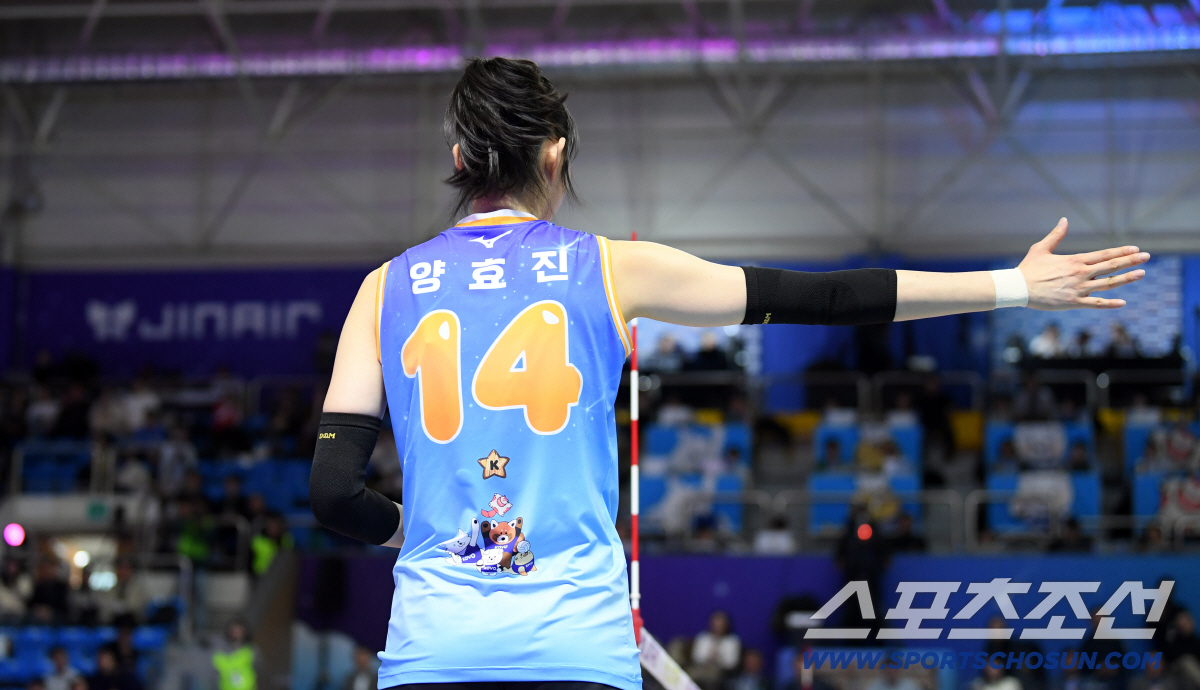 "마흔까지 뛰려면 테이핑 너무 많아" 김연경 이어 양효진도 이별 예고? …