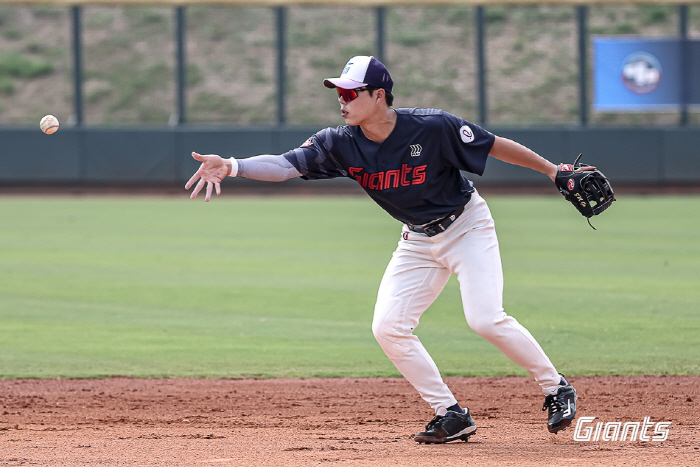 155㎞ 일본산 와일드씽, 롯데 타선 상대로 '첫선' 어땠나…유격수 이호…