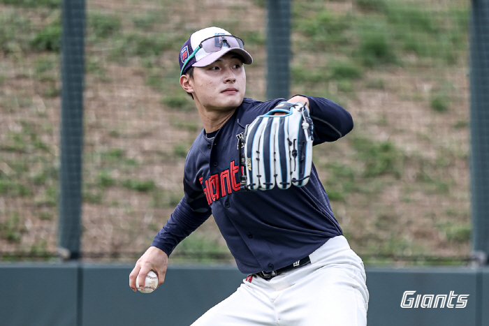 155㎞ 일본산 와일드씽, 롯데 타선 상대로 '첫선' 어땠나…유격수 이호…