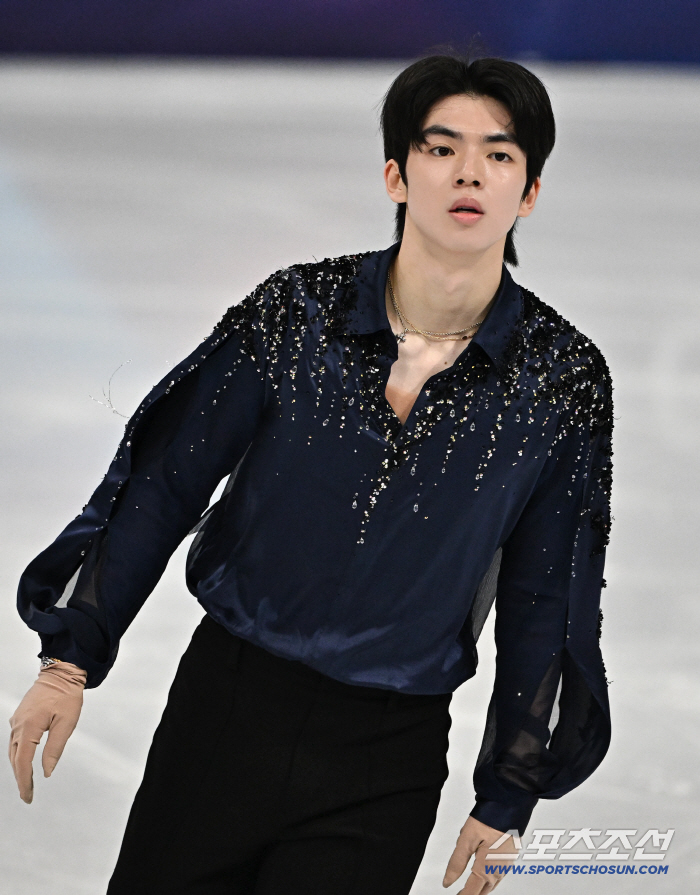 [밀라노 LIVE]아쉬웠던 점프 실수 만회한다! '韓 피겨 간판' 차준환, 개인전 쇼트 15번째 출격...'생애 첫 올림픽' 김현겸은 9번째