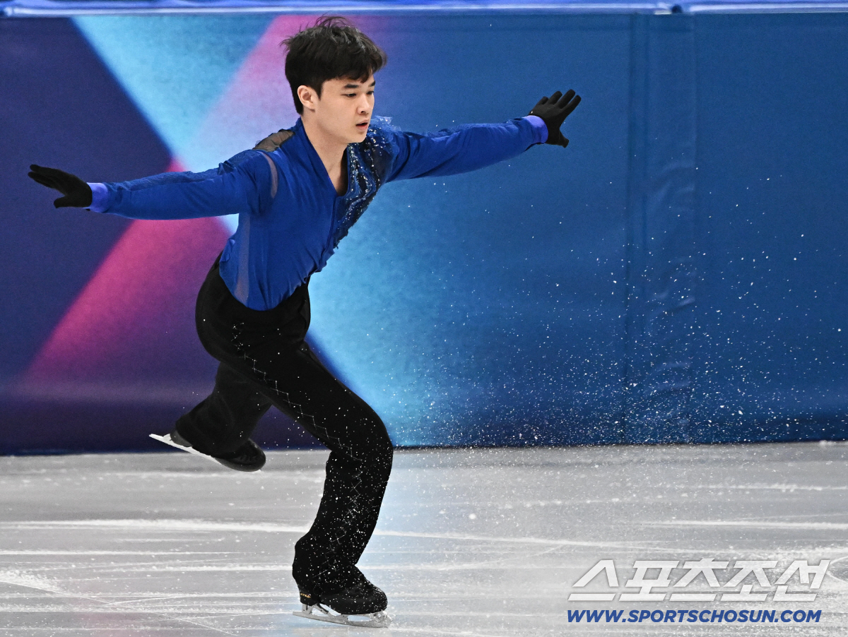 [밀라노 LIVE]'아깝다, 점프 실수!' 김현겸 올림픽 데뷔, 男 쇼트…
