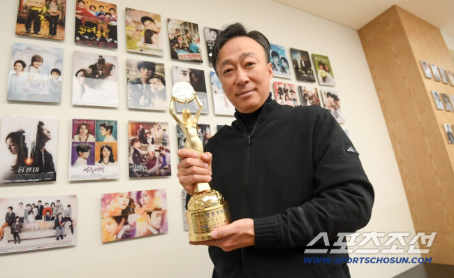 [SC줌人] 청룡 휩쓴 이성민, 예능판도 접수…‘풍향고2’→‘미우새’ 장악