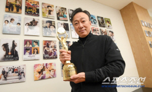 [SC줌人] 청룡 휩쓴 이성민, 예능판도 접수…‘풍향고2’→‘미우새’ 장악